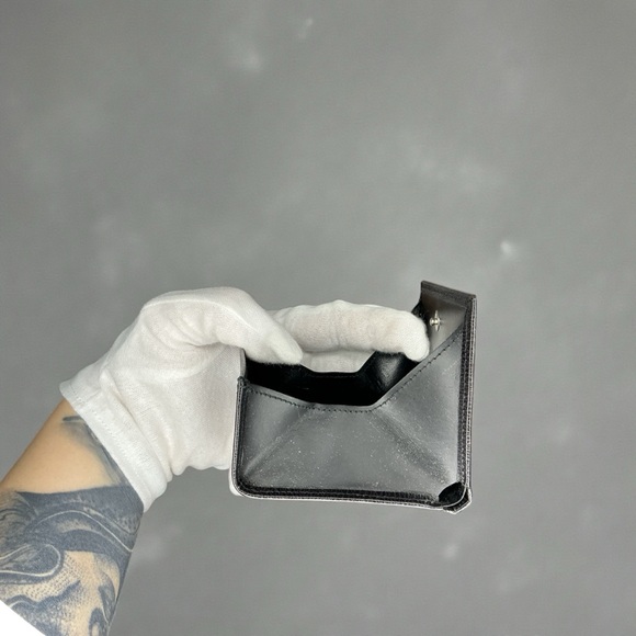 Dunhill Leather Coin Holder | Luxury Accessory | $150+ Retail - Picture 9 of 9